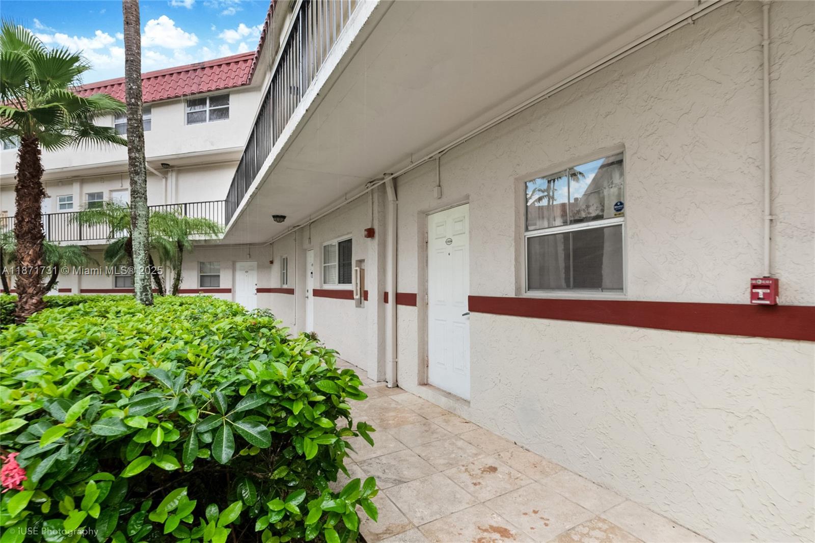 VILLAS OF PINECREST CONDO - фото