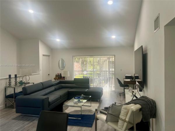 GARDENS NORTH ELEVEN COND