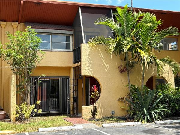 TARACOMA TOWNHOMES CONDO