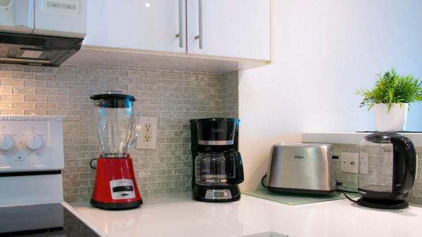 18100 N BAY RD #509, SUNNY ISLES BEACH, FL 33160