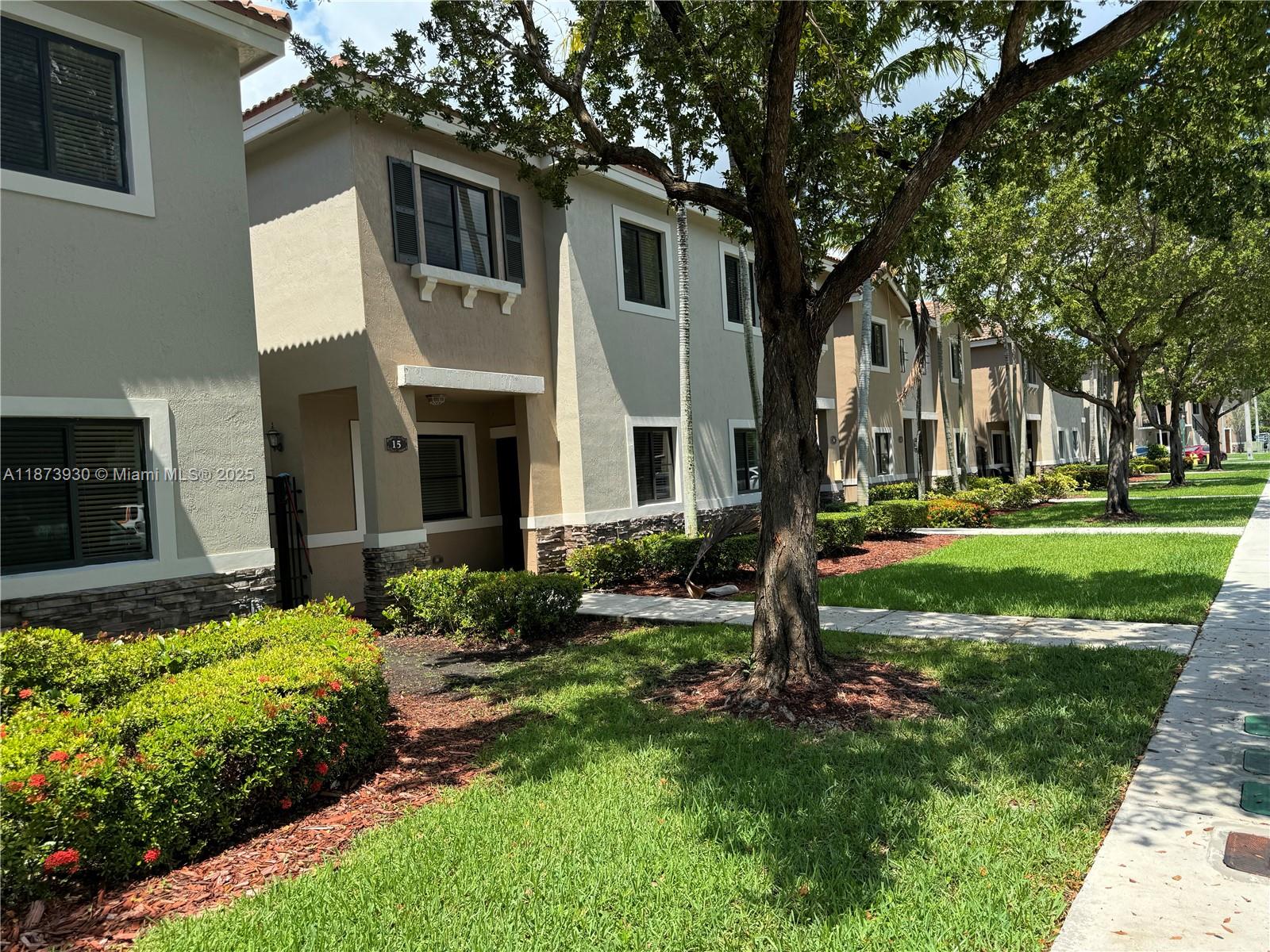 THE COURTS AT BAYSHORE I - фото