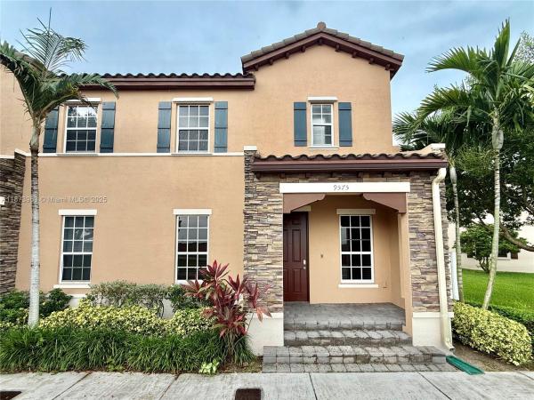 KENDALL COMMONS TOWNHOMES