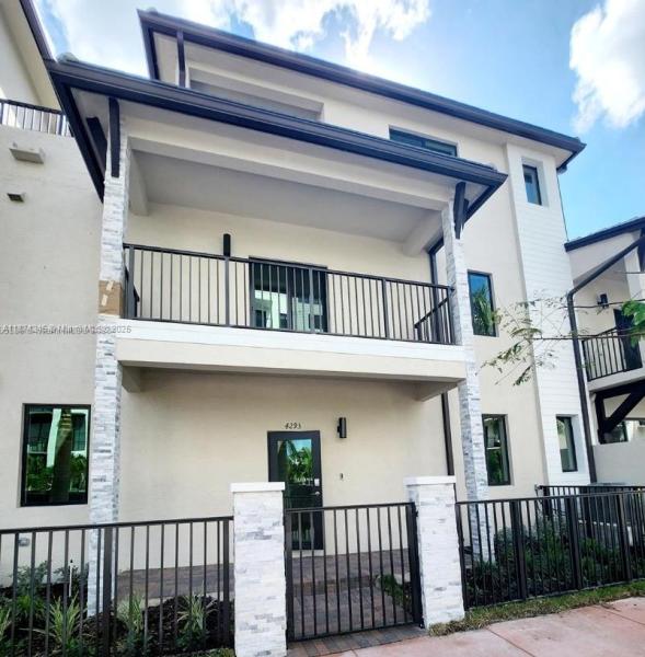 DOWNTOWN DORAL SOUTH PHAS