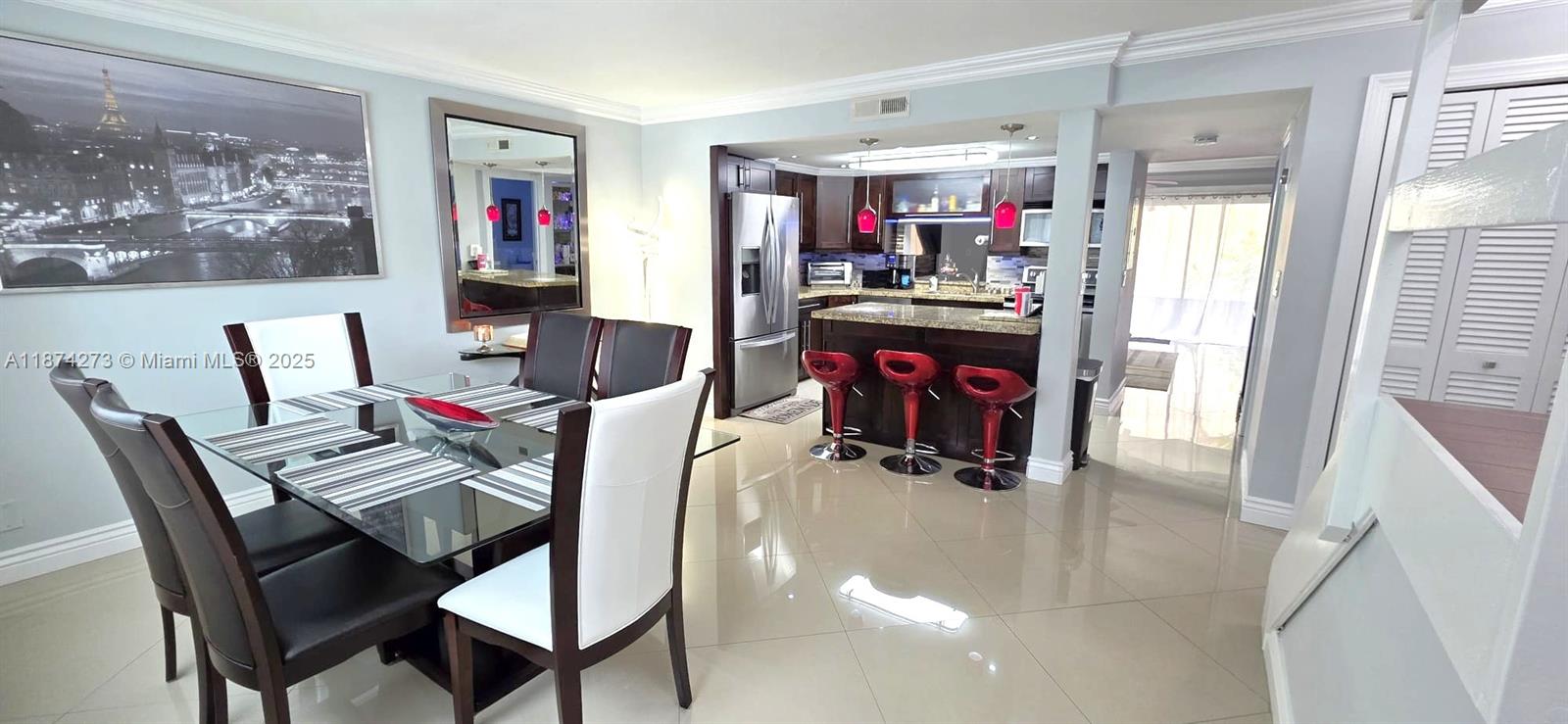 CENTER COURT CONDOMINIUM - фото