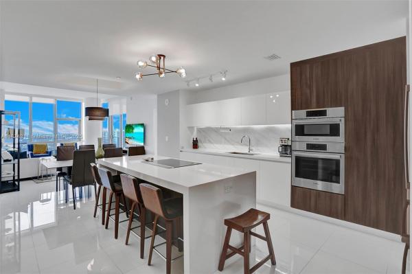 851 NE 1ST AVE #3001, MIAMI, FL 33132