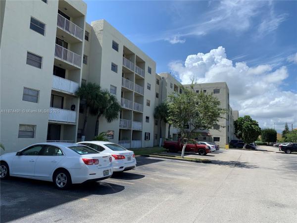 FONTAINEBLEAU GARDENS CON