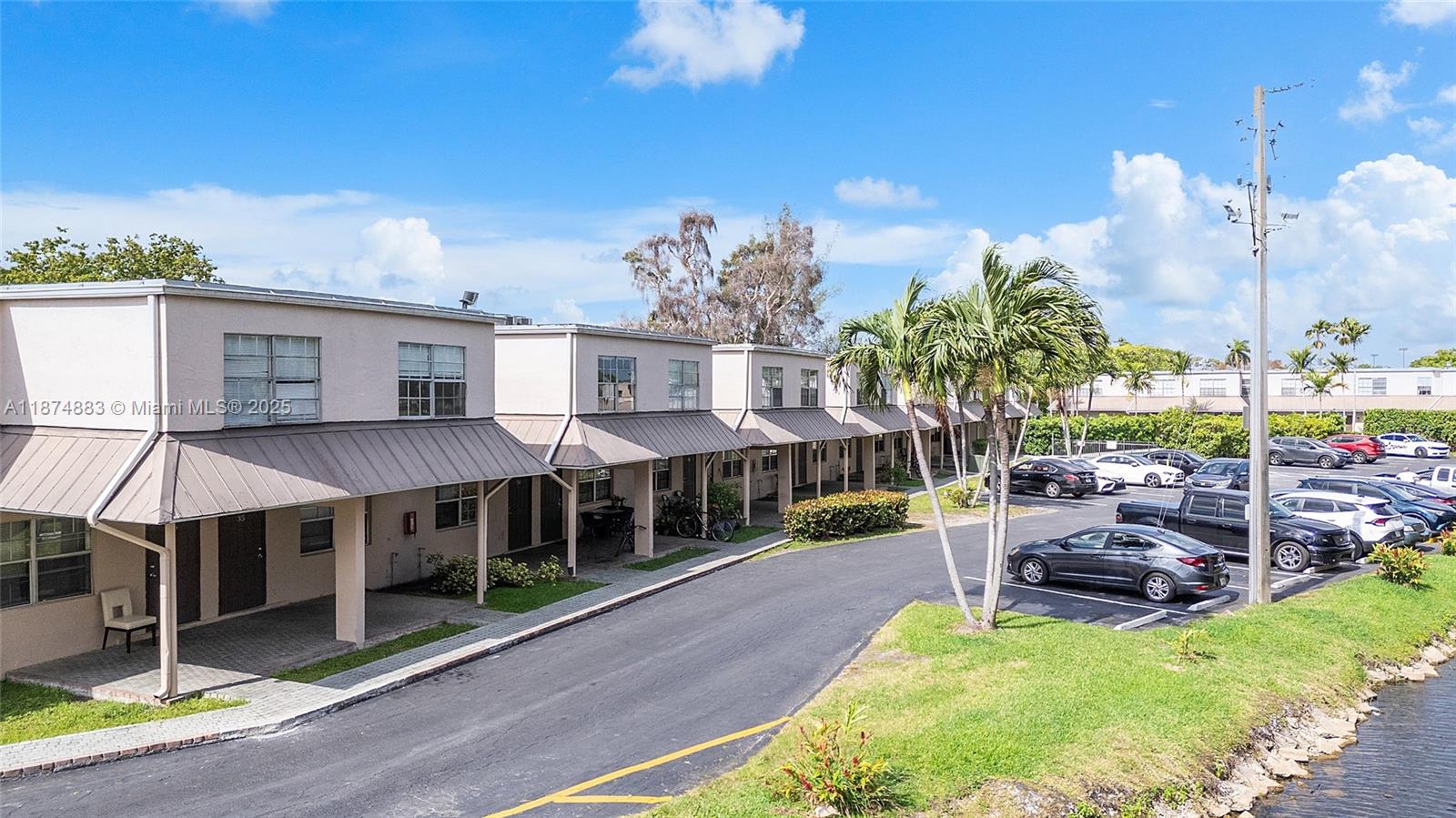 Townhouse - фото