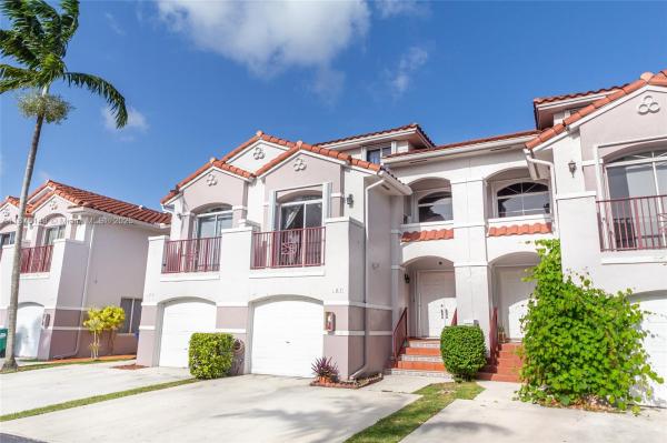 VILLAS AT THE HAMMOCKS