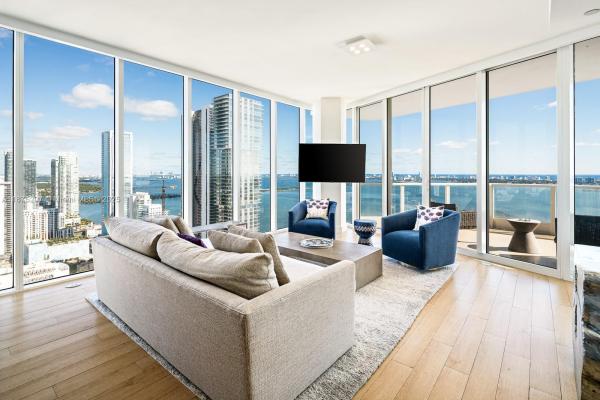 PARAMOUNT BAY CONDO
