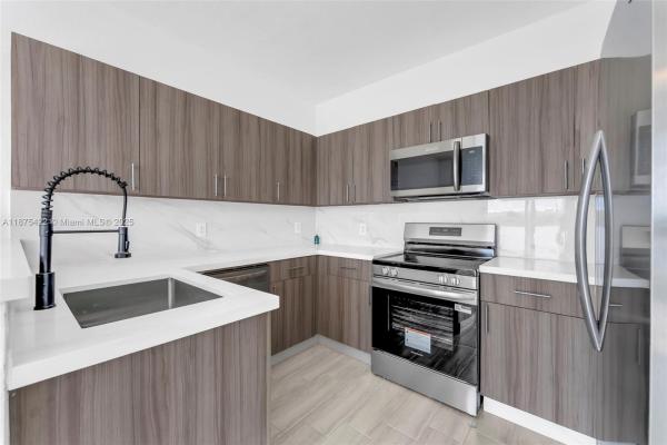 VILLAS AT NAUTICA ONE CON