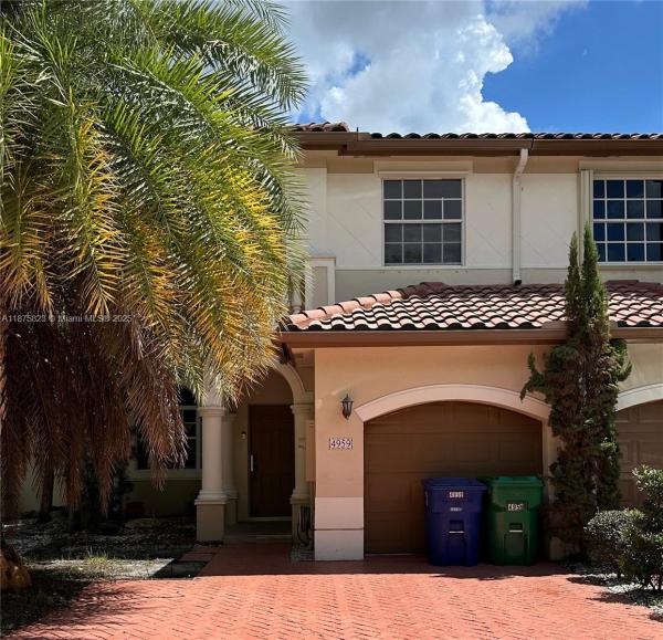 SANTORINI AT VIZCAYA