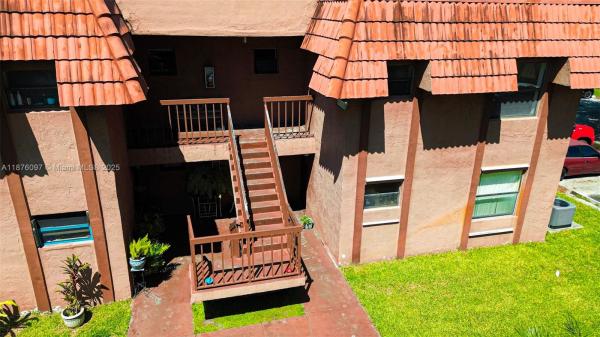 LAGO GRANDE CONDO THREE C