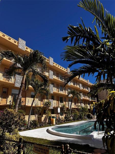 WARRENTON HOUSE CONDO