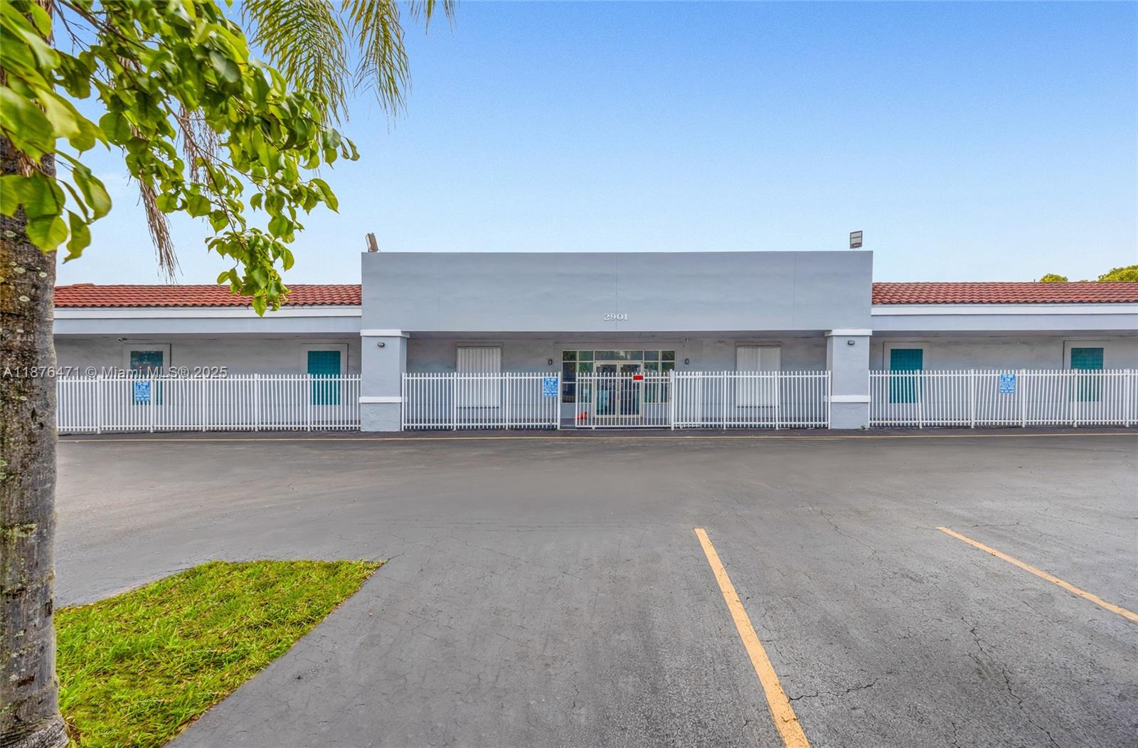 Commercial - фото