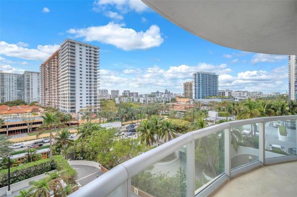 17315 COLLINS AVE #607, SUNNY ISLES BEACH, FL 33160