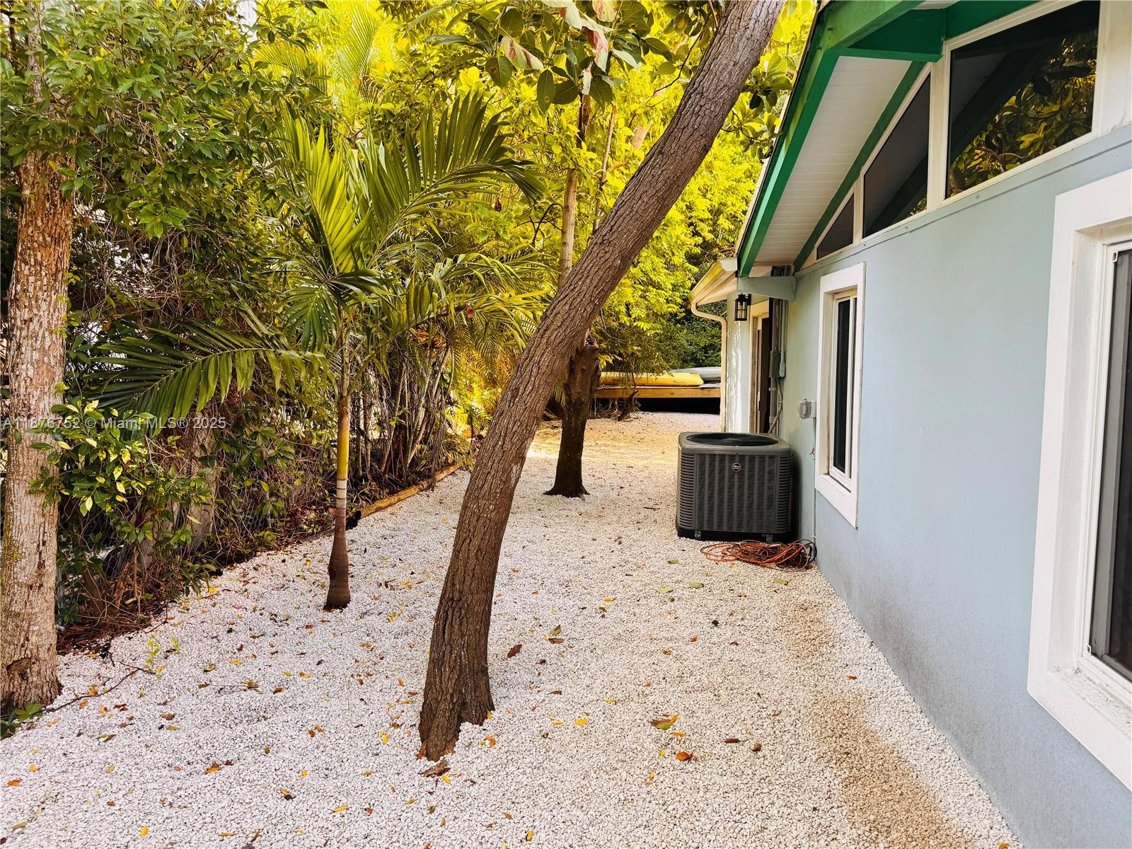 CARIBBEAN HEIGHTS - фото