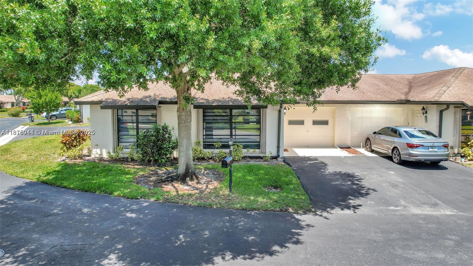 GREENTREE VILLAS CONDO - фото