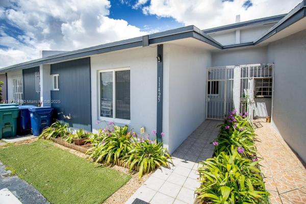 INTERNATIONAL VILLAS COND