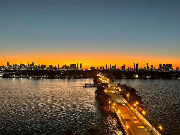 3 Island Avenue Condomium