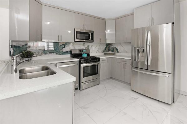 HOLLYWOOD COUNTRY CLUB ES