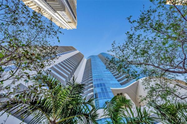 Las Olas River House