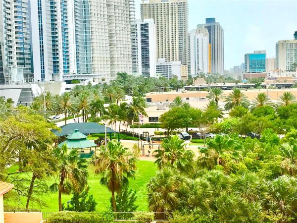 210 174TH ST #702, SUNNY ISLES BEACH, FL 33160