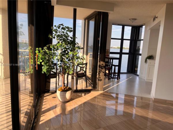 THE TOWERS OF QUAYSIDE