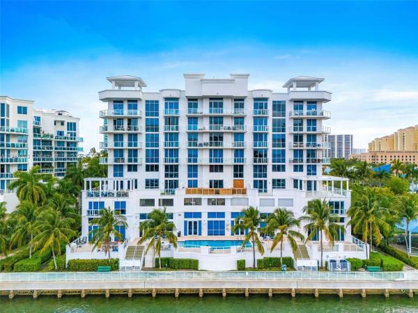 3030 Aventura Condo
