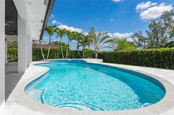 COUNTRY CLUB OF MIAMI EST