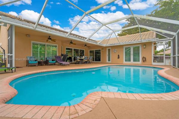 FAIRWAYS AT EAGLE TRACE