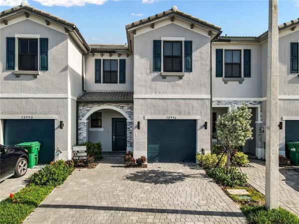 Lake Victoria Twnhms