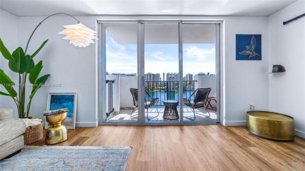 COMMODORE PLAZA CONDO