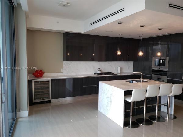 3250 NE 188TH ST #906, AVENTURA, FL 33180