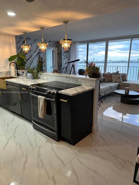 THE GRANDVIEW PALACE COND