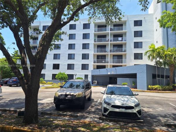 HILLCREST EAST NO 19 COND