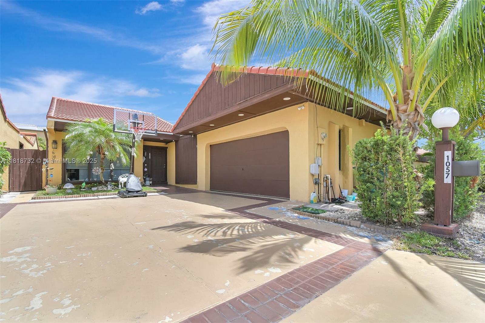 SKY LAKE VILLAS FIRST ADD - фото