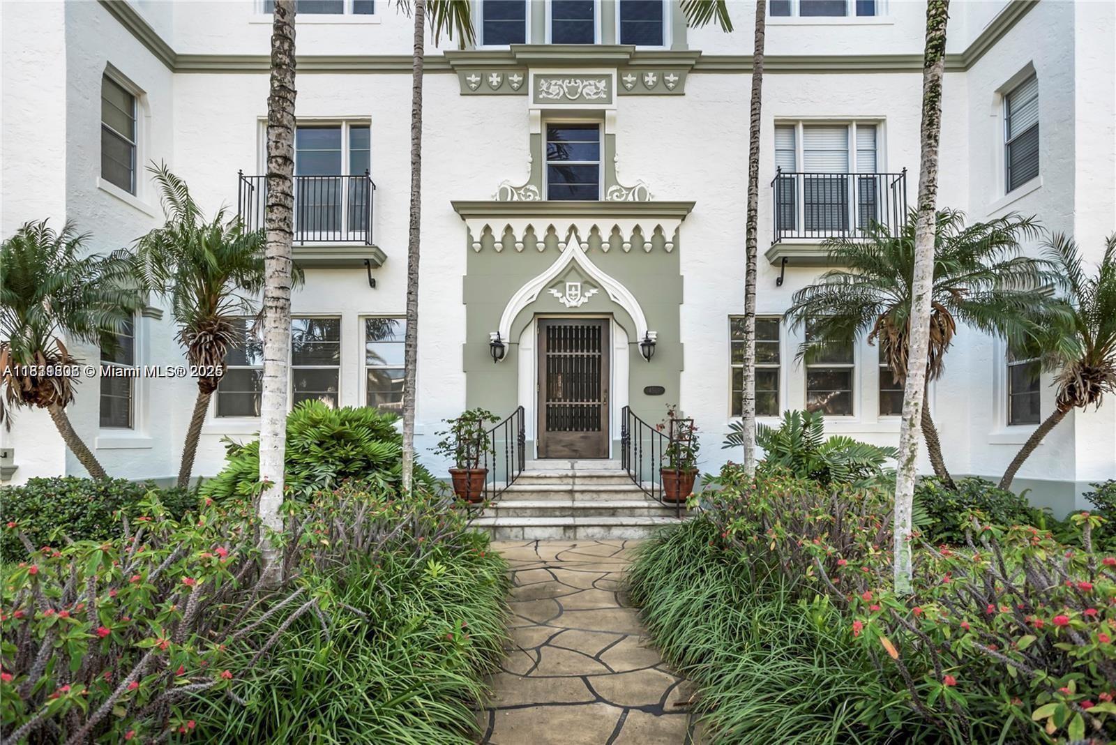 THE EWING CONDO - фото