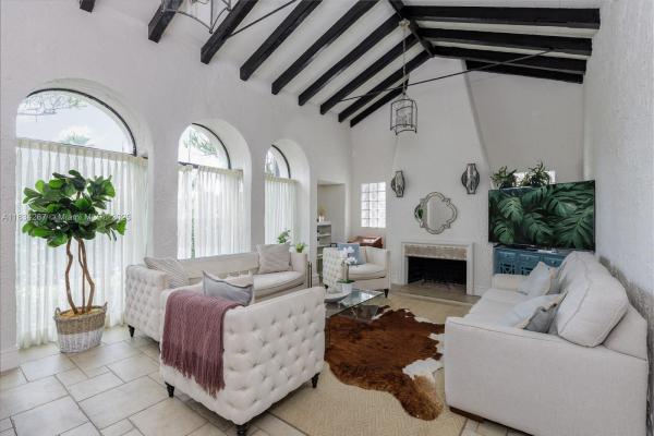 HOLLYWOOD LAKES SECTION