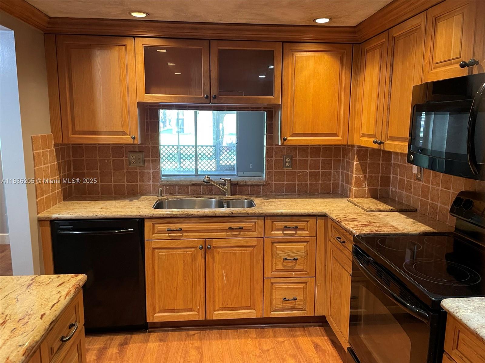 Sherwood Square - фото