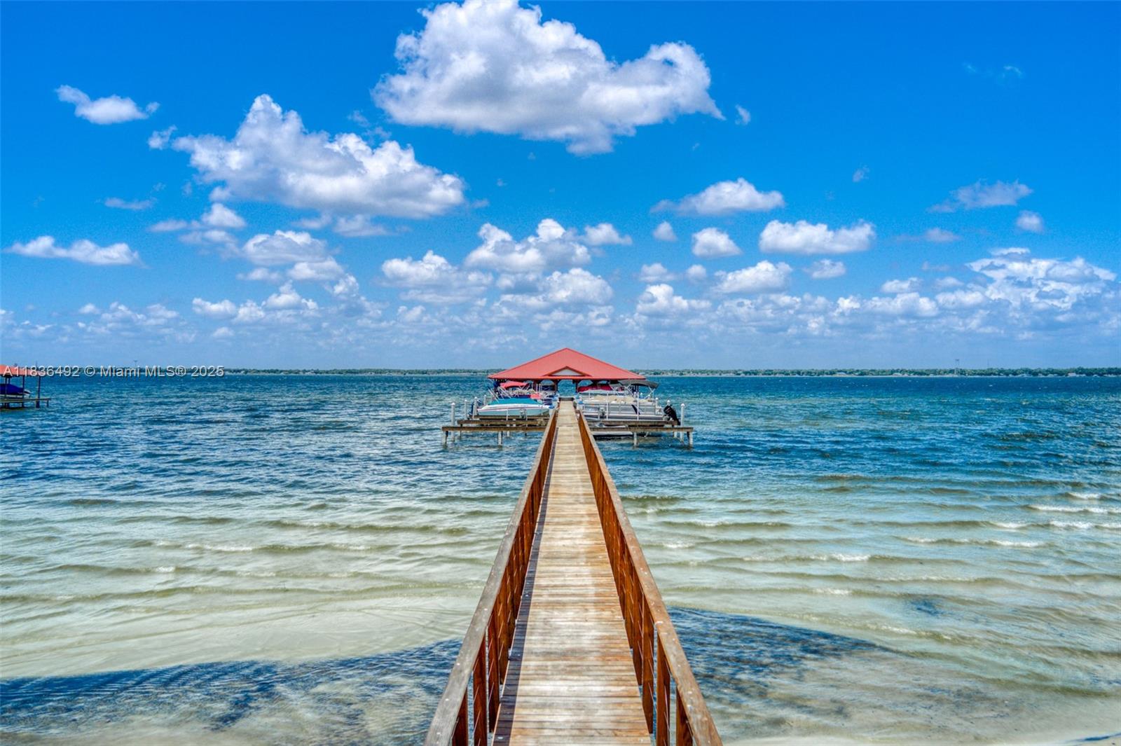 MAJESTIC COVE - фото