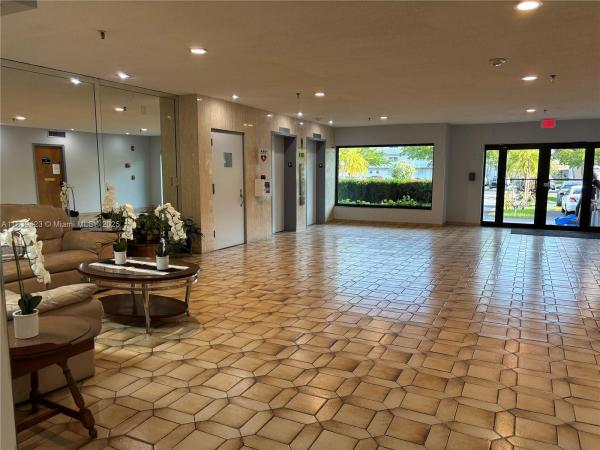 HALLANDALE GARDENS CONDO