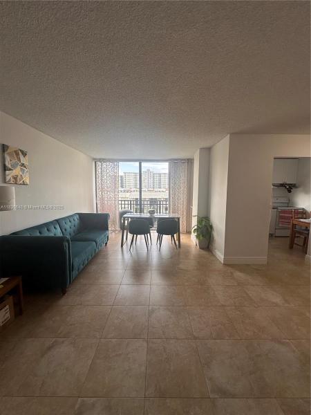 17021 N BAY RD #710, SUNNY ISLES BEACH, FL 33160