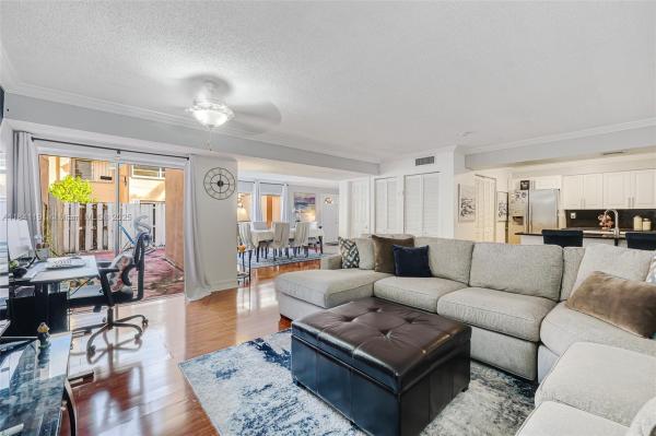 LAKE & TENNIS VILLAS