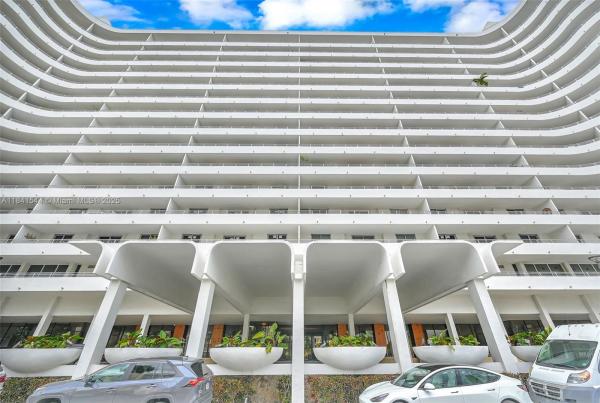 OCEANSIDE PLAZA CONDO