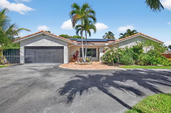 COUNTRY CLUB VILLAGE