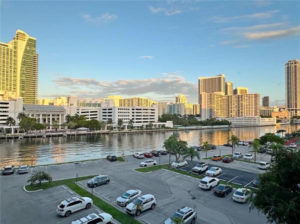 THE TOWERS OF OCEANVIEW