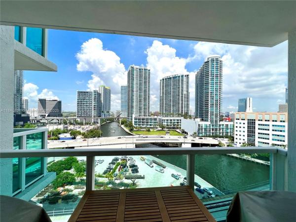 BRICKELL ON THE RIVER N T