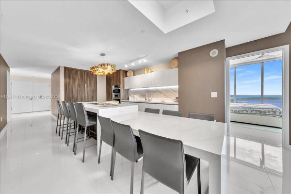 851 NE 1ST AVE #3711, MIAMI, FL 33132