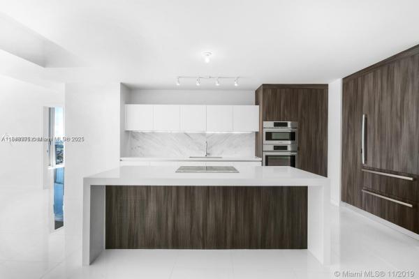 PARAMOUNT MIAMI WORLDCENT