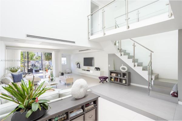 POINCIANA IS YT & RCQ CLU